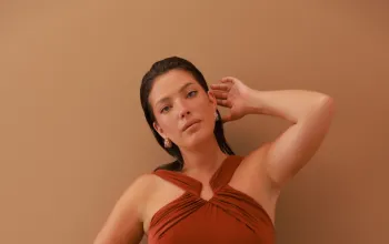 Секрет скульптурного силуэта: платья с моделирующим эффектом в коллекции Jack Kuba