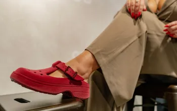 Новая коллекция Crocs: шармы, бархат, мех, леопард и другая экзотика  