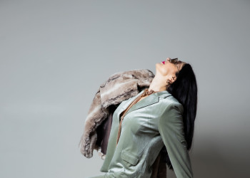 Вдохновленные ритмом: пять новогодних образов от стилиста